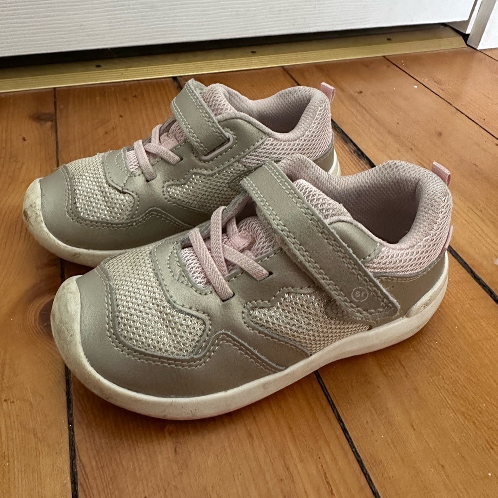 Toddler stride rite 9.5 sneakers